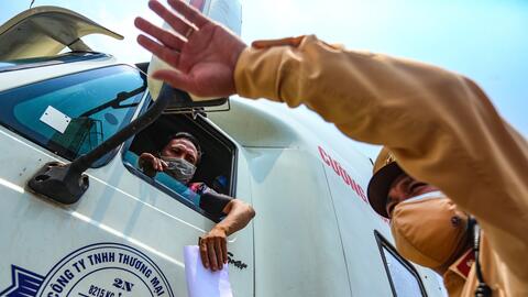 Phó thủ tướng yêu cầu ưu tiên tiêm vaccine cho lái xe