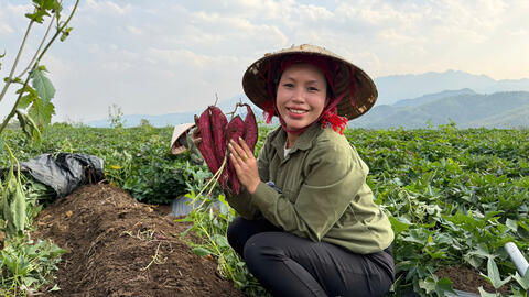 Cô gái Hà Nội kể câu chuyện sản phẩm của bản làng qua TikTok Shop