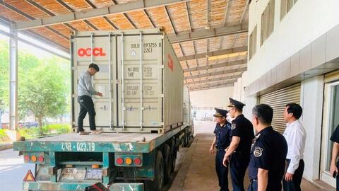 Thu giữ 325.000 bao thuốc lá điếu ESSE Change có dấu hiệu giả mạo nhãn hiệu