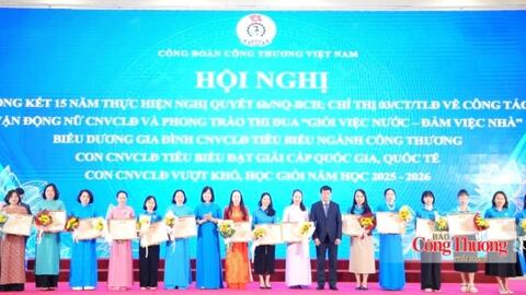 'Giỏi việc nước, đảm việc nhà': Dấu ấn cống hiến của phụ nữ Công Thương