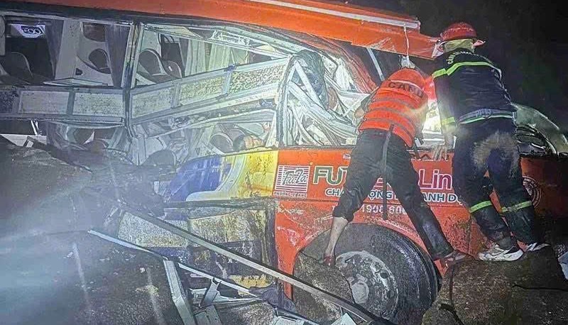 thời điểm xảy ra vụ việc, khu vực này có mưa lớn và lại nằm giữa hai điểm sạt lở ở Km 43 và Km 47 thời điểm xảy ra vụ việc, khu vực này có mưa lớn và lại nằm giữa hai điểm sạt lở ở Km 43 và Km 47