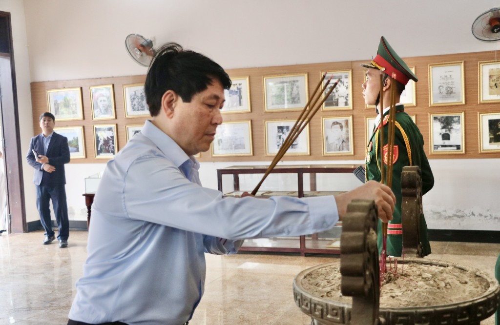 Chủ tịch nước Lương Cường thăm, động viên bà con vùng lũ tại Đà Nẵng Chủ tịch nước Lương Cường thăm, động viên bà con vùng lũ tại Đà Nẵng