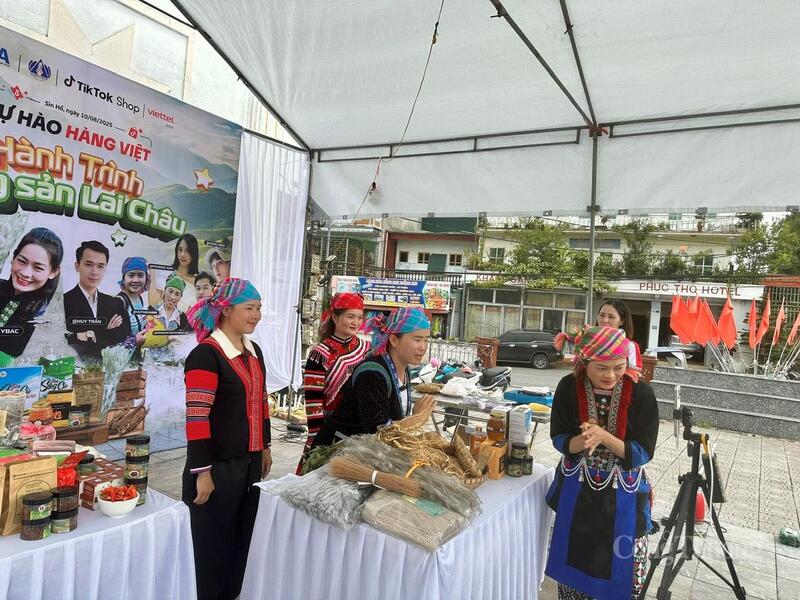 Livestream tiêu thụ nông sản qua các kênh của Cô Ba Tây Bắc (tỉnh Lai Châu).