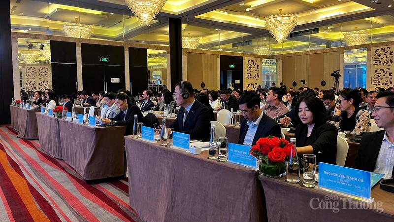 Đại biểu tham dự Diễn đàn Xúc tiến Xuất khẩu Việt Nam 2025 với chủ đề  “Go Global: Chinh phục thị trường quốc tế”. Ảnh: Thái Mạnh