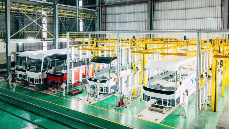 Lắp ráp xe ô tô tại Công ty CP Kim Long Motor Huế. Ảnh: Nguyễn Tuấn