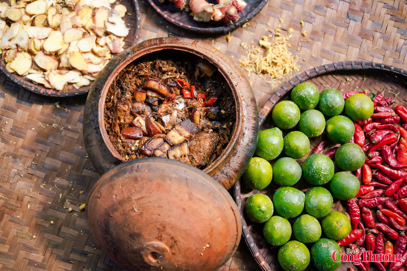 Cá kho Đại Hoàng (xã Nam Lý, tỉnh Ninh Bình) hay còn gọi là cá kho làng Vũ Đại là đặc sản nổi tiếng của Hà Nam. Món ăn này có từ rất lâu, do là vùng trũng nên trong làng ngày trước nhiều ao hồ, cứ đến tết tát ao, chọn những con cá trắm đen to và ngon nhất để kho theo công thức gia truyền cùng với gia vị là gừng, giềng, hành, ớt, nước cốt chanh, nước cốt cua đồng... đặc biệt là cá được kho trong niêu đất, trên bếp lửa trong thời gian 10 đến 20 tiếng, nên vừa có vị thơm của lửa, vừa phảng phất những hương vị đồng quê.