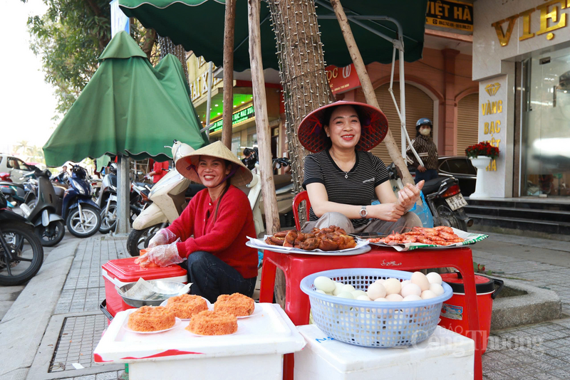 Bán xôi vỉa hè thu hàng chục triệu đồng trong ngày vía Thần Tài - 4