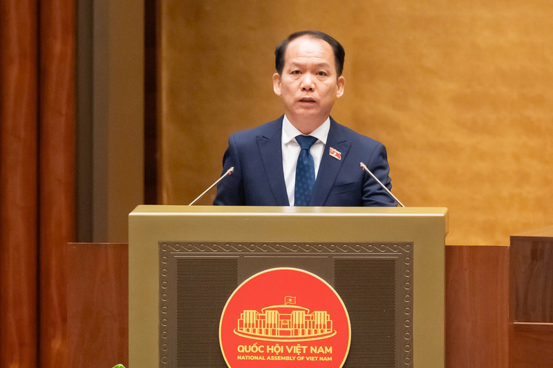 Bộ trưởng Bộ Tư pháp Hoàng Thanh Tùng trình bày dự án tờ trình Luật Hộ tịch (sửa đổi).