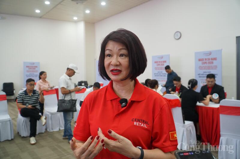 Bà Nguyễn Thị Bích Vân, Giám đốc Truyền thông Tập đoàn Central Retail Việt Nam cho rằng, chủ thể nông sản cần chuẩn hóa chất lượng và sáng tạo trong bao bì để sản phẩm có thể vào các siêu thị bán lẻ hiện đại