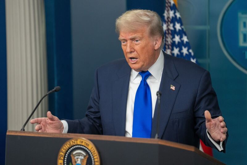 Tổng thống Mỹ Donald Trump phát biểu tại cuộc họp báo ở Nhà Trắng, Washington, D.C. Ảnh: THX/TTXVN