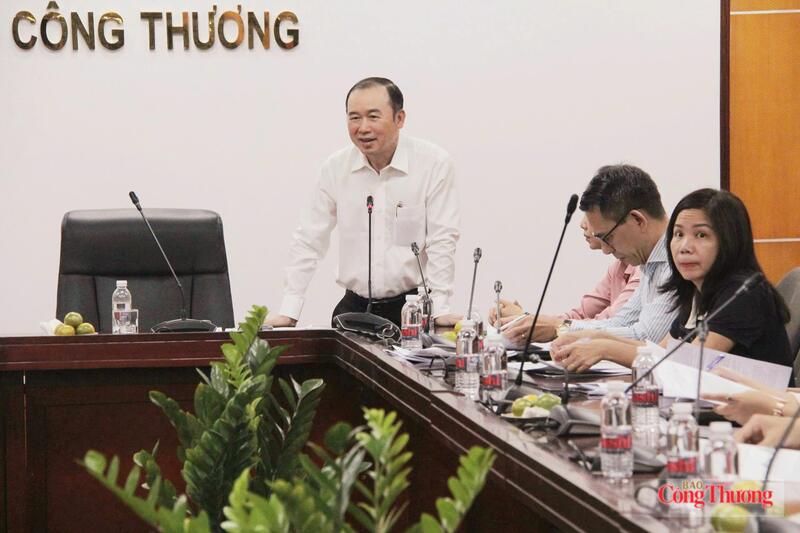 Ông Phan Văn Chinh phát biểu tại cuộc họp