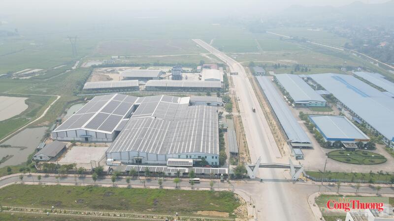 Việc phát triển điện mặt trời mái nhà tự sản xuất, tự tiêu thụ đánh dấu bước khởi đầu quan trọng trong ứng dụng năng lượng tái tạo tại các dự án công nghiệp quy mô lớn ở Hà Tĩnh. Ảnh: Trọng Tùng