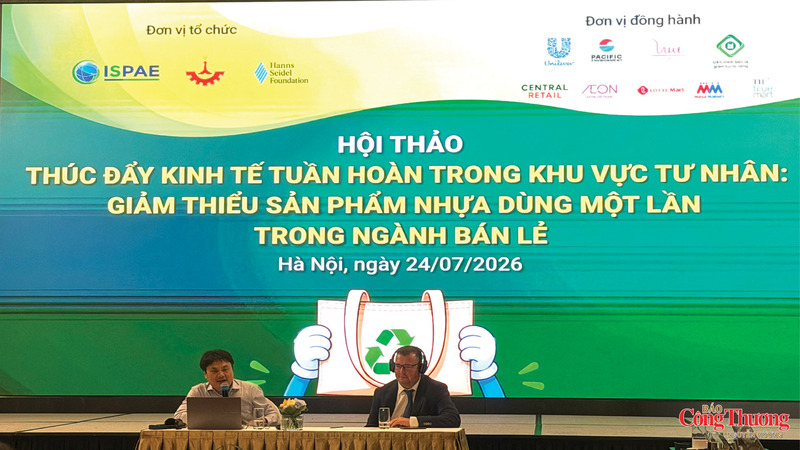 Ông Nguyễn Trung Thắng, Phó Viện trưởng Viện Chiến lược, Chính sách nông nghiệp và môi trường chia sẻ tại Hội thảo.