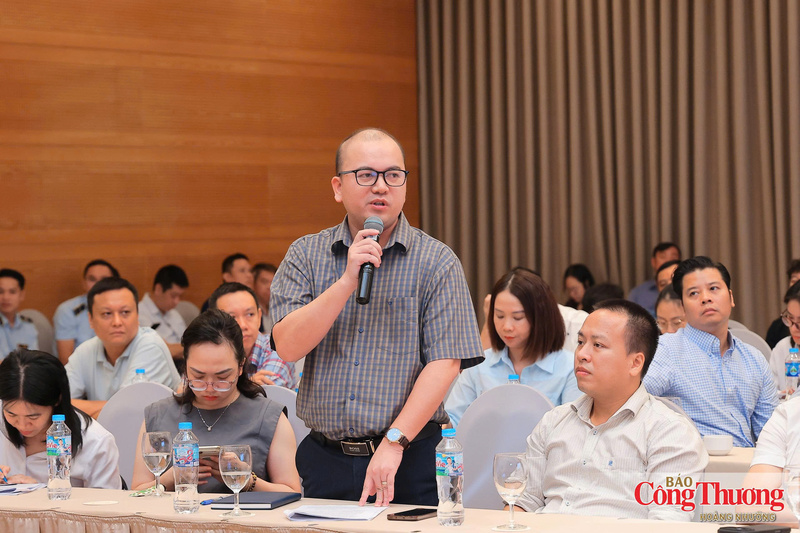 Đại diện Hiệp hội Xăng dầu Việt Nam; các thương nhân đầu mối sản xuất, kinh doanh xăng dầu; thương nhân phân phối xăng dầu phát biểu ý kiến góp ý hoàn thiện dự thảo
