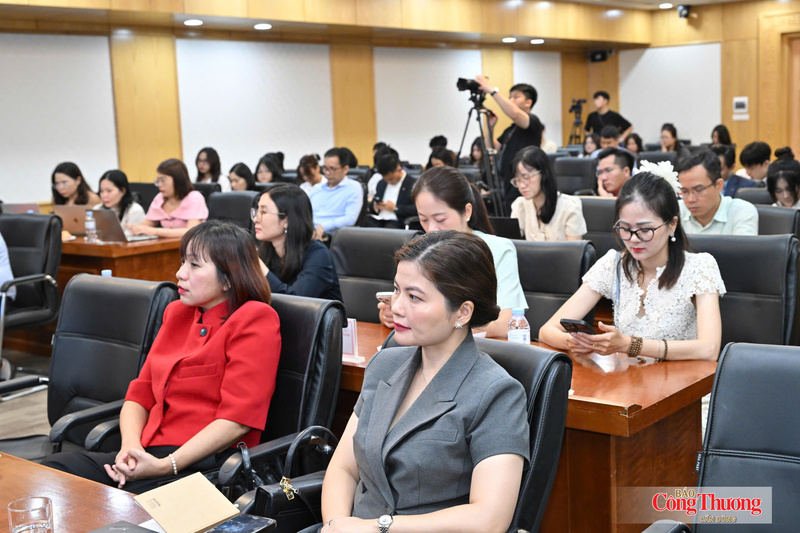Đại biểu tham dự hội thảo