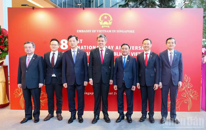 Thường trực Ban Bí thư Trần Cẩm Tú và Đoàn đại biểu cấp cao dự Lễ kỷ niệm 81 năm Quốc khánh nước Cộng hòa xã hội chủ nghĩa Việt Nam (2/9/1945 - 2/9/2026), do Đại sứ quán Việt Nam tại Singapore tổ chức.