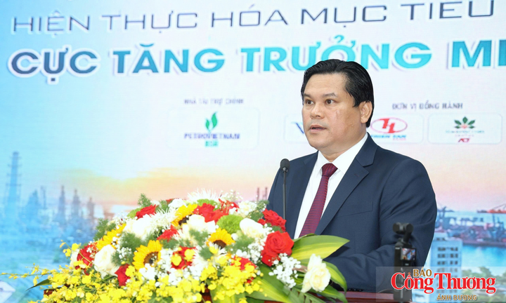 Phó Chủ tịch UBND tỉnh Quảng Ngãi Trần Phước Hiền cho biết, để hiện thực hóa mục tiêu trở thành cực tăng trưởng của miền Trung, Quảng Ngãi sẽ tiếp tục cải thiện môi trường đầu tư, kinh doanh, nâng cao chất lượng điều hành