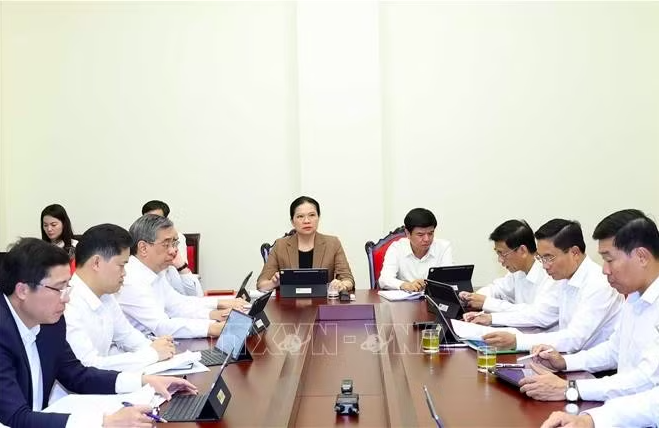 Ngày làm việc thứ nhất Hội nghị Trung ương 4, khóa XIV - 12