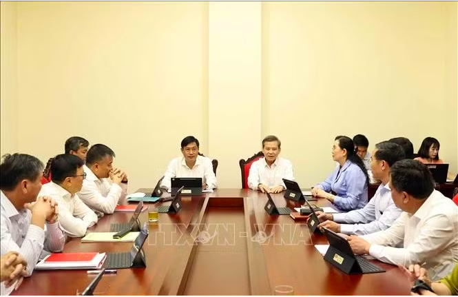 Ngày làm việc thứ nhất Hội nghị Trung ương 4, khóa XIV - 10