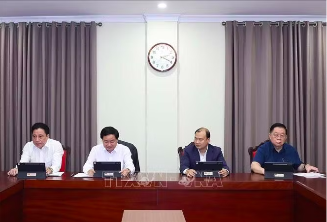 Ngày làm việc thứ nhất Hội nghị Trung ương 4, khóa XIV - 8