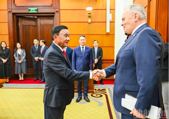 Đồng chí Thường trực Ban Bí thư Trần Cẩm Tú đánh giá cao quan hệ đoàn kết, hữu nghị và hợp tác giữa hai Đảng, hai nước trong nhiều năm qua. (Ảnh: DUY LINH)