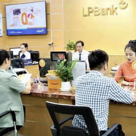 Bất ngờ với thu nhập của nhân viên ngân hàng