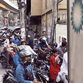 Các quốc gia khẩn trương ứng phó với giá xăng dầu tăng đột biến