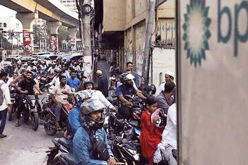 Các quốc gia khẩn trương ứng phó với giá xăng dầu tăng đột biến