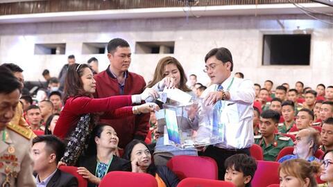 Hàng triệu tấm lòng hướng về vùng lũ