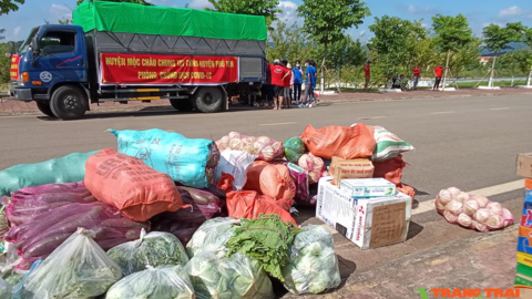Mộc Châu: Hỗ trợ nhu yếu phẩm trị giá hơn 700 triệu đồng cho người dân huyện Phù Yên