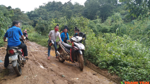 Nông thôn Tây Bắc: Bản Sơn Tra mong mỏi một con đường bê tông