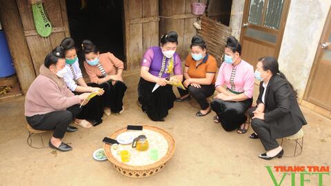 Nông Thôn Tây Bắc: Phụ nữ Yên Châu giúp nhau phát triển kinh tế