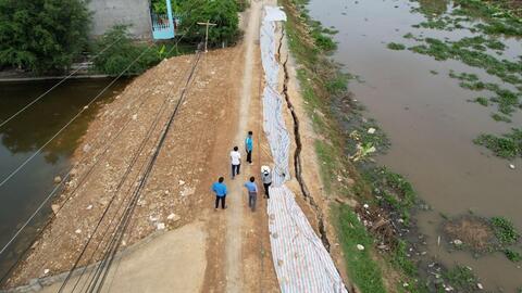 Đê Sông Càn nứt toác trước mùa mưa bão, nghìn hộ dân bất an