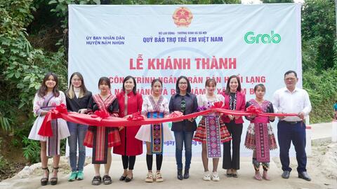 Quỹ Bảo trợ trẻ em Việt Nam "Xây cầu đến lớp" tại Lai Châu