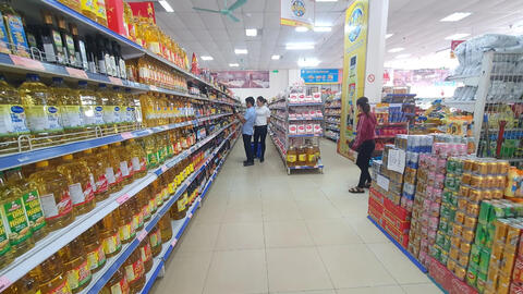 Đa dạng hàng hóa phục vụ người dân Hòa Bình dịp Tết Nguyên đán