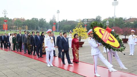 Tưởng nhớ công lao Chủ tịch Hồ Chí Minh và Anh hùng liệt sĩ