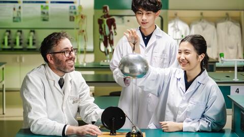 14 học sinh Vinschool đạt Top 1 trong các môn thi Cambridge quốc tế