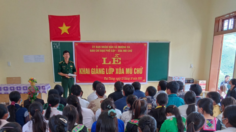 Xóa mù chữ cho 61 học viên vùng biên Sơn La