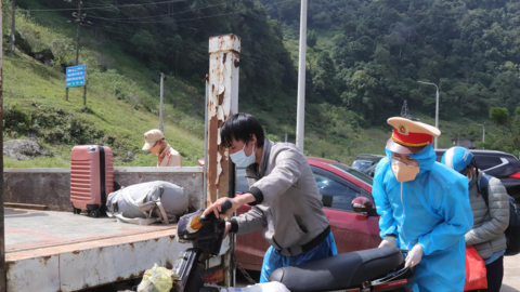Quy định mới cho người đi và về từ vùng đỏ