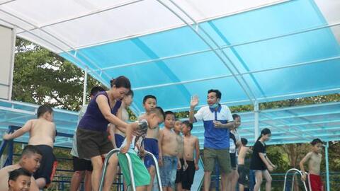 Nghệ An: Nhiều trường học đưa môn bơi lội vào giảng dạy