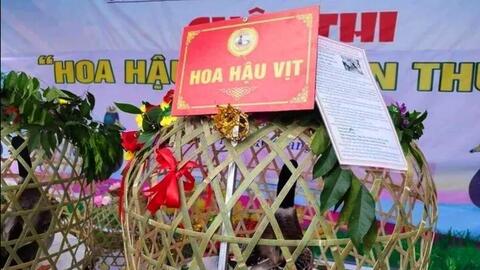 Hoa hậu vịt Lạng Sơn bán đấu giá được 35 triệu đồng