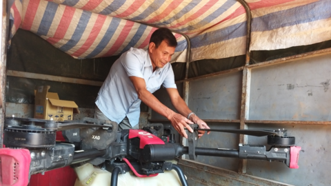 "Góc khuất" chuyển đổi số nông nghiệp: Những "đại điền" chưa thể lái máy bay phun thuốc trừ sâu (Bài 2)