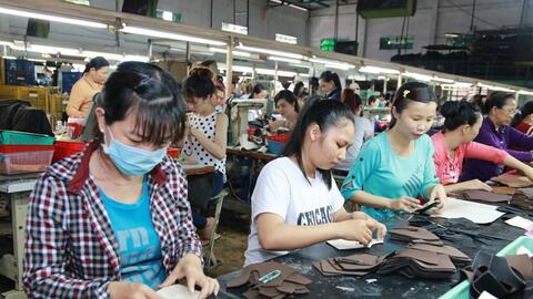 Nên xem lại quy định lao động nghỉ hưu sớm bị trừ 2%