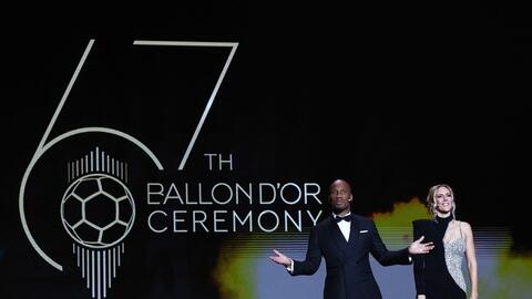 Messi lần thứ 8 giành Quả bóng vàng, tri ân Maradona