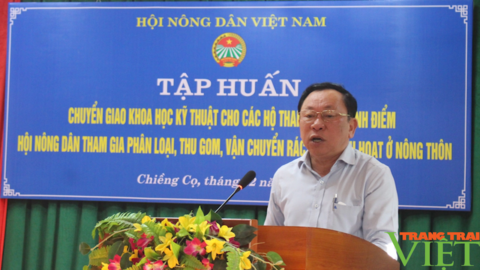 Nông dân xử lý rác thải sinh hoạt hữu cơ thành phân bón