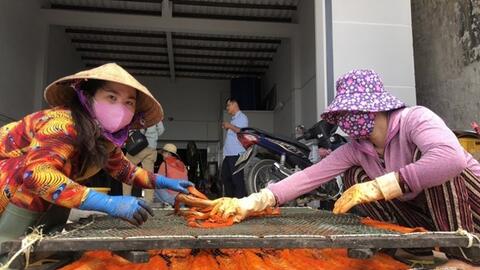 “Thủ phủ” nghề làm hải sản khô Gành Hào vào mùa Tết