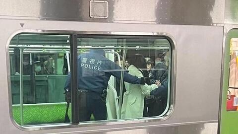 Nhật Bản bắt giữ phụ nữ đâm dao hàng loạt trên tàu điện