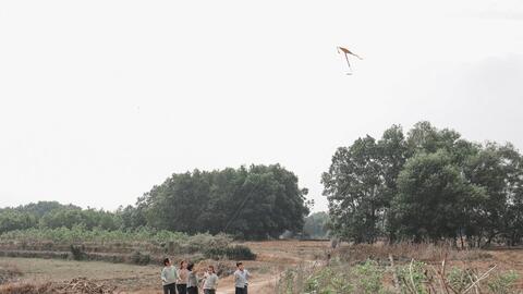 Trần Vân Anh "chào" sân âm nhạc chuyên nghiệp với MV "Nhớ cha"