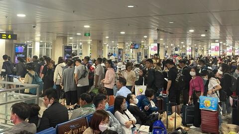 Sân bay Tân Sơn Nhất phục vụ 100.000 khách mỗi ngày dịp Tết