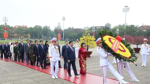 Tưởng nhớ công lao Chủ tịch Hồ Chí Minh và Anh hùng liệt sĩ